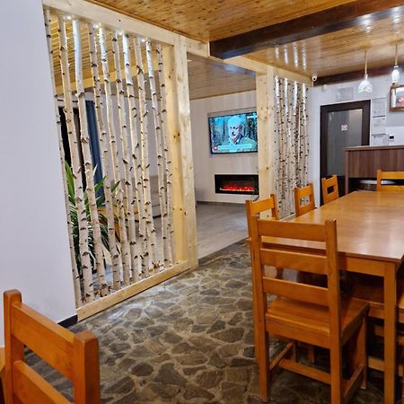 Trăisteni Hanul Doftana מראה חיצוני תמונה