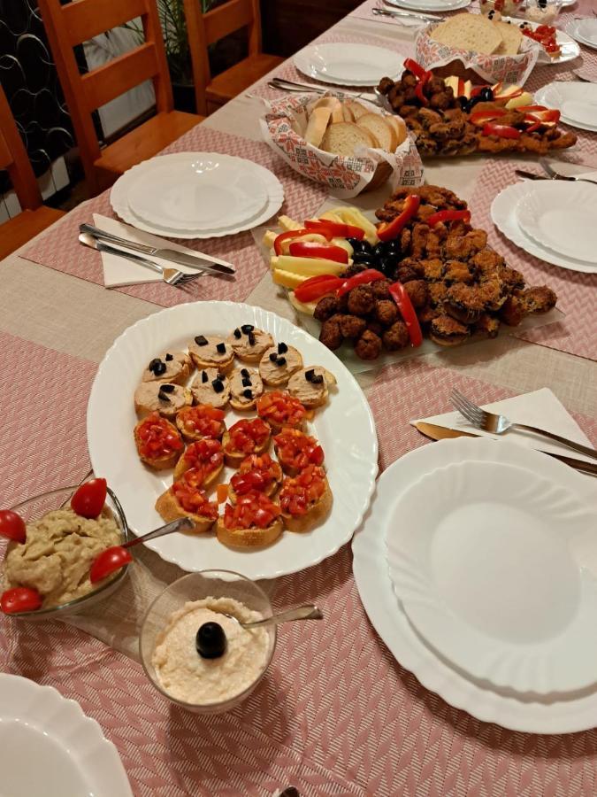 Trăisteni Hanul Doftana מראה חיצוני תמונה