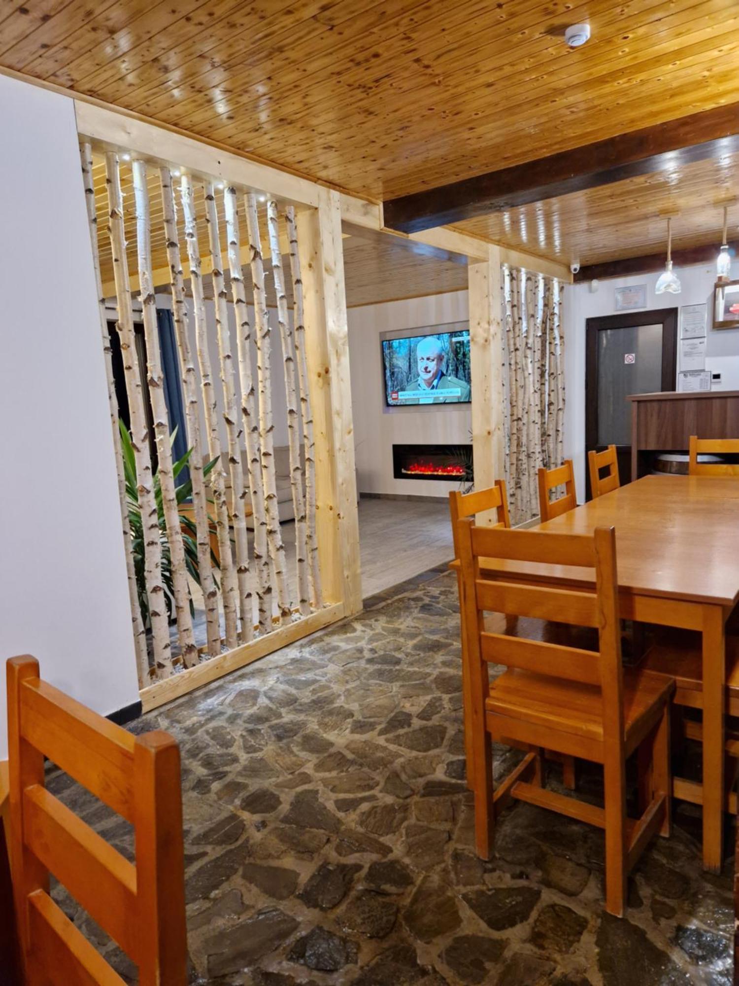 Trăisteni Hanul Doftana מראה חיצוני תמונה